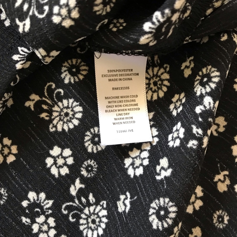 Nine Britton (Stitch Fix) Black Floral Peasant Blouse Size Medium Boho Style - Picture 9 of 10